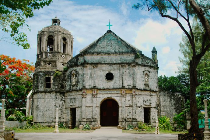 The Church of Daanbantayan before it was damaged by Typhoon Yolanda/ Nov 2013 (photo by Rabosajr Wikimedia Commons)